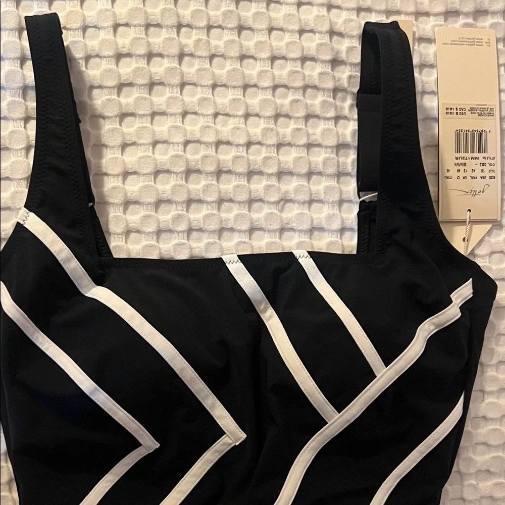Gottex ~ Black and White One Piece Swimsuit - Picture 5 of 6